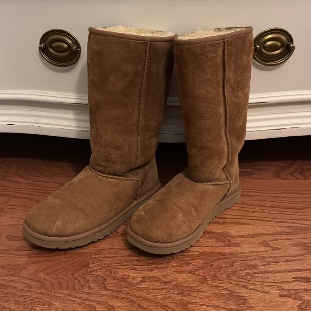 UGG Chestnut Sheepskin Boots, size 8